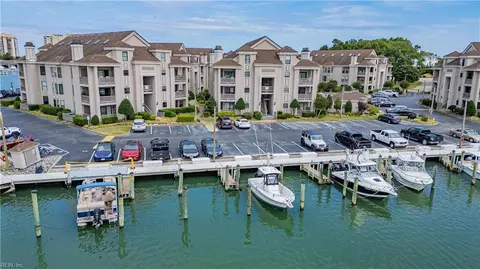 417 Harbour Pt #304, Virginia Beach, VA 23451
