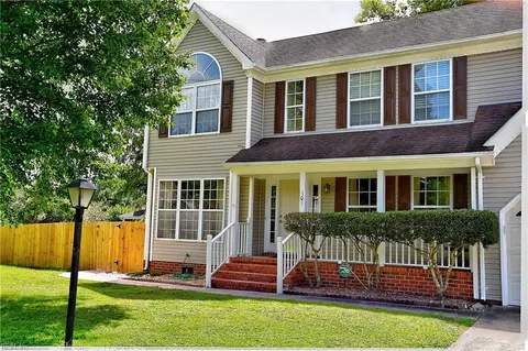 101 Lake Front Dr, Suffolk, VA 23433