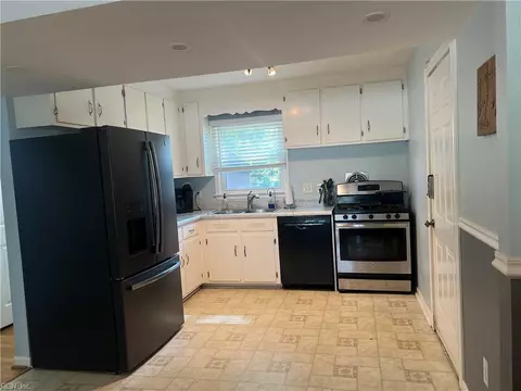 Kitchen - 27 Harris Landing Rd, Hampton, VA 23669 photo 2 of 2