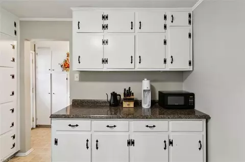 Kitchen - 301 Cynthia Dr, Hampton, VA 23666 photo 4 of 4
