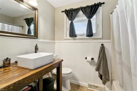 Bath - 301 Cynthia Dr, Hampton, VA 23666 photo 1 of 1