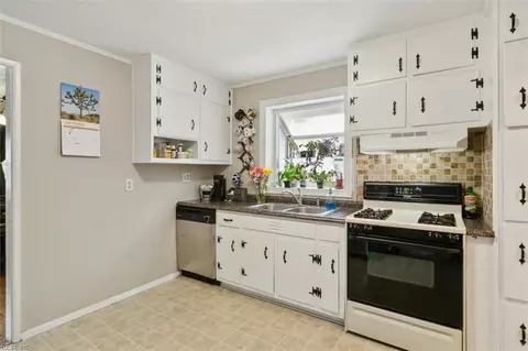 Kitchen - 301 Cynthia Dr, Hampton, VA 23666 photo 3 of 4