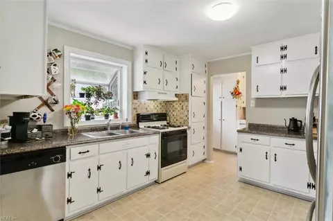 Kitchen - 301 Cynthia Dr, Hampton, VA 23666 photo 2 of 4