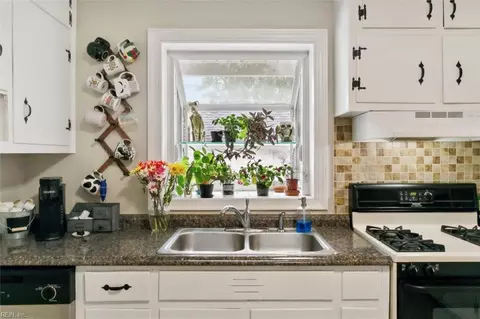 Kitchen - 301 Cynthia Dr, Hampton, VA 23666 photo 1 of 4
