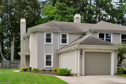 300 Esplanade Pl, Chesapeake, VA 23320