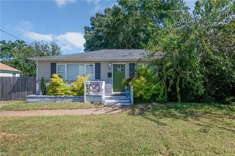 614 Downing St, Hampton, VA 23661