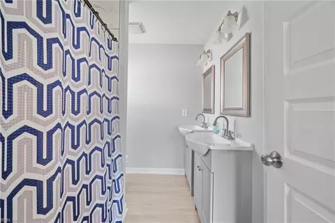 Bath - 614 Downing St, Hampton, VA 23661 photo 1 of 2