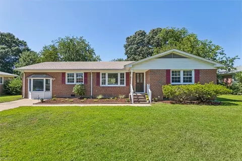 2860 E Point Dr, Chesapeake, VA 23321