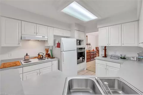 Kitchen - 2751 Burning Tree Ln, Suffolk, VA 23435 photo 1 of 2