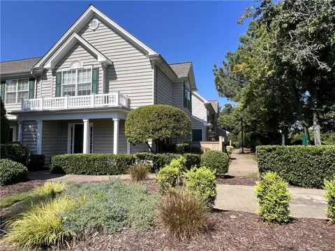806 Wavey Ct E, Suffolk, VA 23435