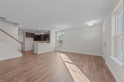 327 Freeman Dr, Hampton, VA 23666 photo 5