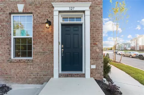 327 Freeman Dr, Hampton, VA 23666 photo 2