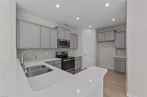 325 Freeman Dr, Hampton, VA 23666 photo 7