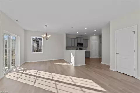 325 Freeman Dr, Hampton, VA 23666 photo 9
