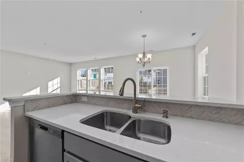 325 Freeman Dr, Hampton, VA 23666 photo 8
