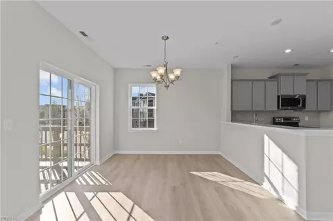 325 Freeman Dr, Hampton, VA 23666 photo 6