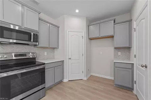 325 Freeman Dr, Hampton, VA 23666 photo 5