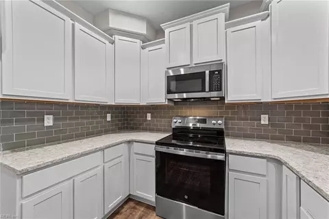319 Freeman Dr, Hampton, VA 23666 photo 10