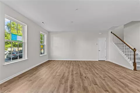 319 Freeman Dr, Hampton, VA 23666 photo 6