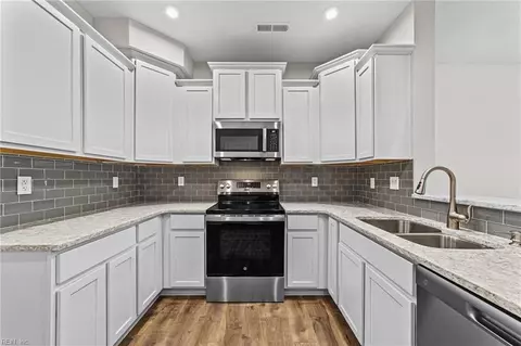 319 Freeman Dr, Hampton, VA 23666 photo 12
