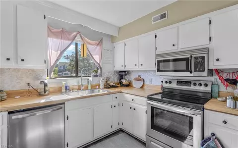 Kitchen - 131 Eberly Ter, Hampton, VA 23669 photo 3 of 3