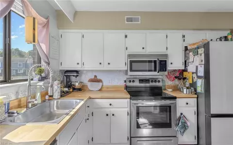 Kitchen - 131 Eberly Ter, Hampton, VA 23669 photo 2 of 3