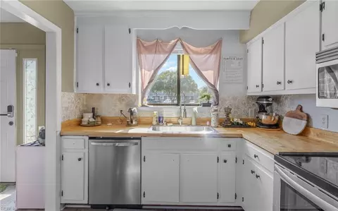 Kitchen - 131 Eberly Ter, Hampton, VA 23669 photo 1 of 3