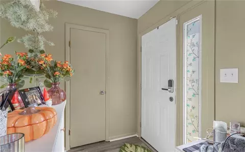 Entry Way - 131 Eberly Ter, Hampton, VA 23669 photo 2 of 6