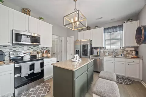 Kitchen - 4260 White Cap Crst, Chesapeake, VA 23321 photo 1 of 2