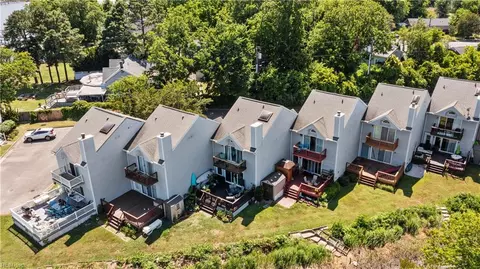 111 Scotts Pt, Hampton, VA 23663 photo 8