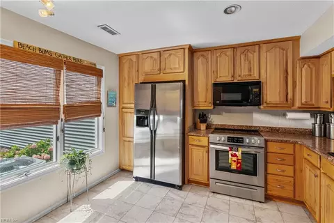 111 Scotts Pt, Hampton, VA 23663 photo 11