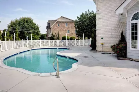 Exterior - 114 Mainsail Dr, Hampton, VA 23664 photo 3 of 8