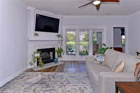 Living - 114 Mainsail Dr, Hampton, VA 23664 photo 2 of 3