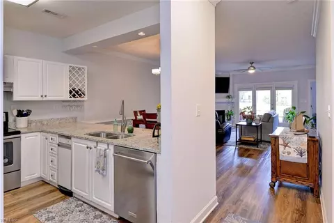 Entry Way - 114 Mainsail Dr, Hampton, VA 23664 photo 2 of 2