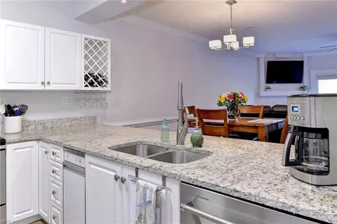 Kitchen - 114 Mainsail Dr, Hampton, VA 23664 photo 2 of 5