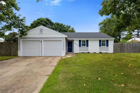1212 King Arthur Dr, Chesapeake, VA 23323