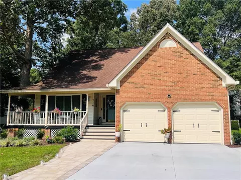716 Water Hickory Ct, Chesapeake, VA 23320