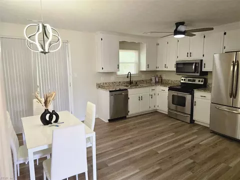 21 Thomas Nelson Dr, Hampton, VA 23666