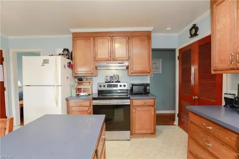 Kitchen - 3003 Butternut Dr, Hampton, VA 23666 photo 1 of 4