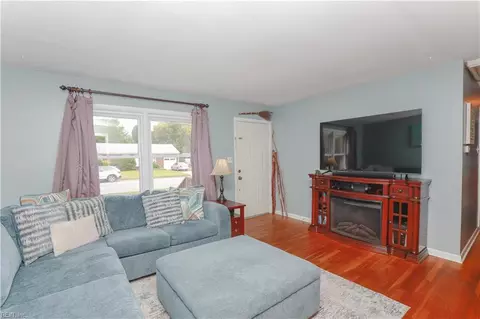 Living - 3003 Butternut Dr, Hampton, VA 23666 photo 2 of 3
