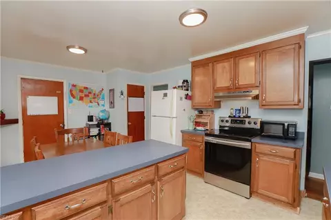 Kitchen - 3003 Butternut Dr, Hampton, VA 23666 photo 3 of 4