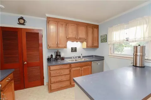 Kitchen - 3003 Butternut Dr, Hampton, VA 23666 photo 2 of 4