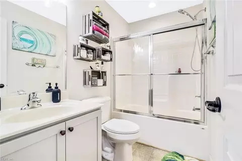 Bath - 8319 Orcutt Ave, Hampton, VA 23605 photo 2 of 4