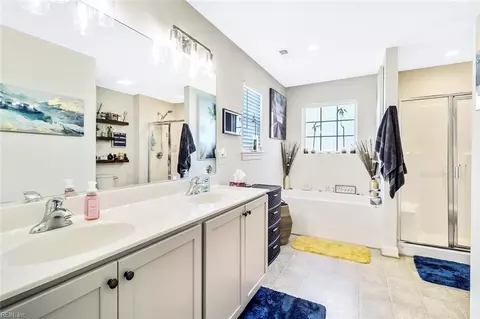 Bath - 8319 Orcutt Ave, Hampton, VA 23605 photo 3 of 4