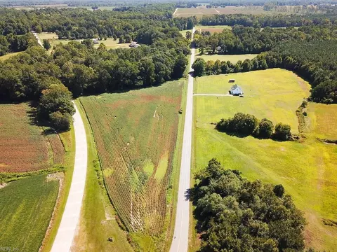 14 Ac S Quay Rd, Suffolk, VA 23439