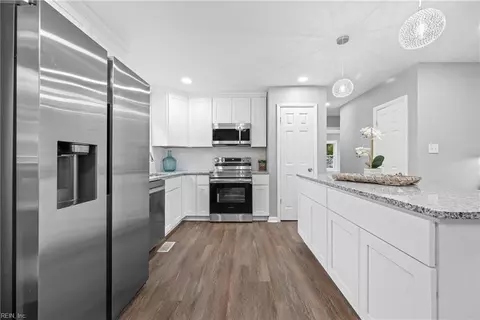 Kitchen - 212 Lynnhaven Dr, Hampton, VA 23666 photo 2 of 2