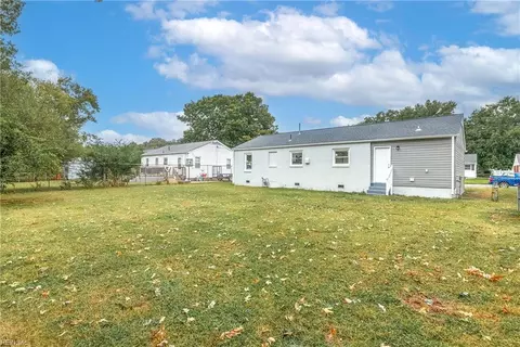 Exterior - 212 Lynnhaven Dr, Hampton, VA 23666 photo 2 of 6