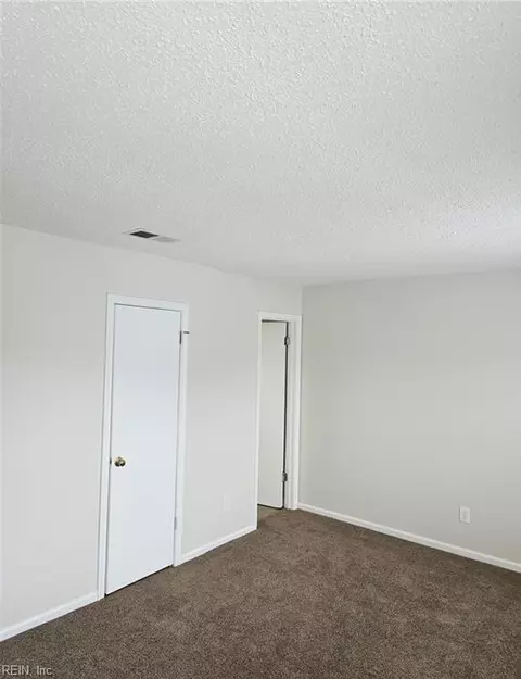 Bedroom - 470 Hollomon Dr, Hampton, VA 23666 photo 4 of 4