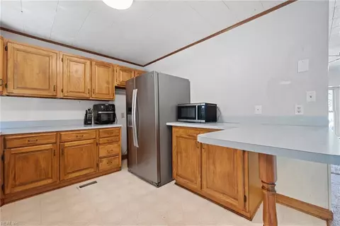 Kitchen - 9 Lynnhaven Dr, Hampton, VA 23666 photo 1 of 4