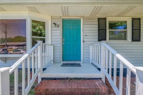 Exterior - 9 Lynnhaven Dr, Hampton, VA 23666 photo 5 of 10